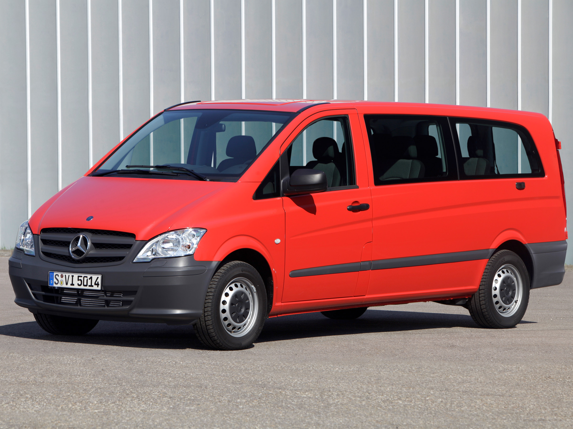 Минивэны донецке. Mercedes-Benz Vito. Мерседес Бенц Вито. Мерседес Бенц микроавтобус Вито. Мерседес Бенц Вито минивэн.